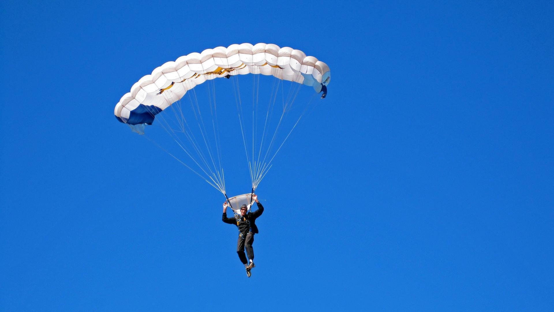 mk体育平台登录入口-艾哈迈德·贾瓦迪泳池内展现斗志，艾哈迈德·贾布里勒